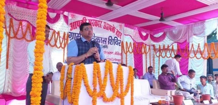 थरुहट क्षेत्र जमुनिया के कटरावं में हुआ ग्रामीण विकास शिविर का आयोजन।