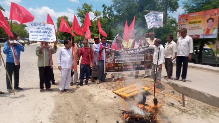 भाकपा (माले) ने  मणिपुर कांड के खिलाफ सड़क मार्च कर प्रधानमंत्री का फूंका पुतला.