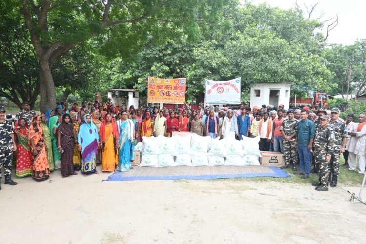 एसएसबी एवं गूंज संस्था के द्वारा बाढ़ पीड़ितों में राहत सामग्री का किया गया वितरण l