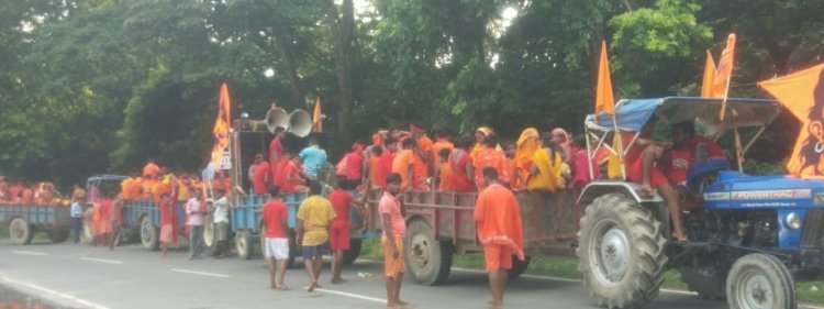 सावन के अंतिम सोमवारी को लेकर वाल्मीकि नगर में लगा रहा काँवरियों का ताता।