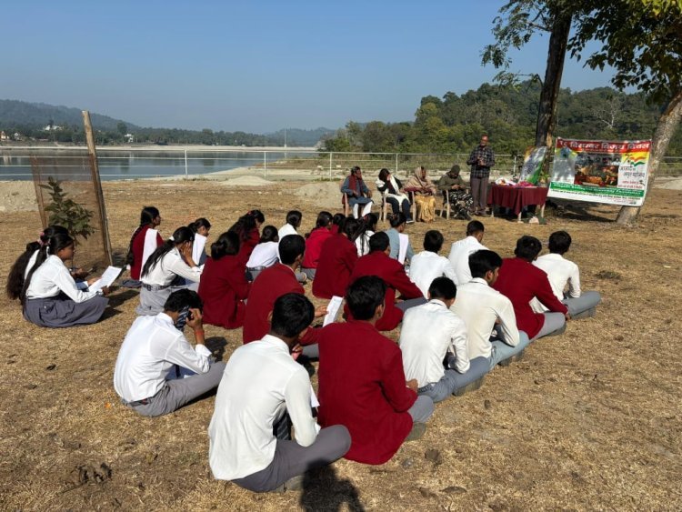 वाल्मीकि नगर में विजय दिवस किया गया पौधरोपण।