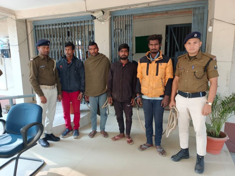 नौरंगिया पुलिस ने दो पियक्कड़ को गिरफ्तार कर भेजा जेल। 