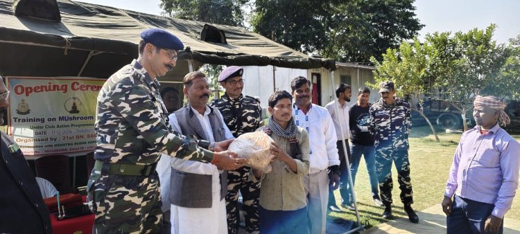 किसानों को एसएसबी ने दिया मशरूम प्रशिक्षण।